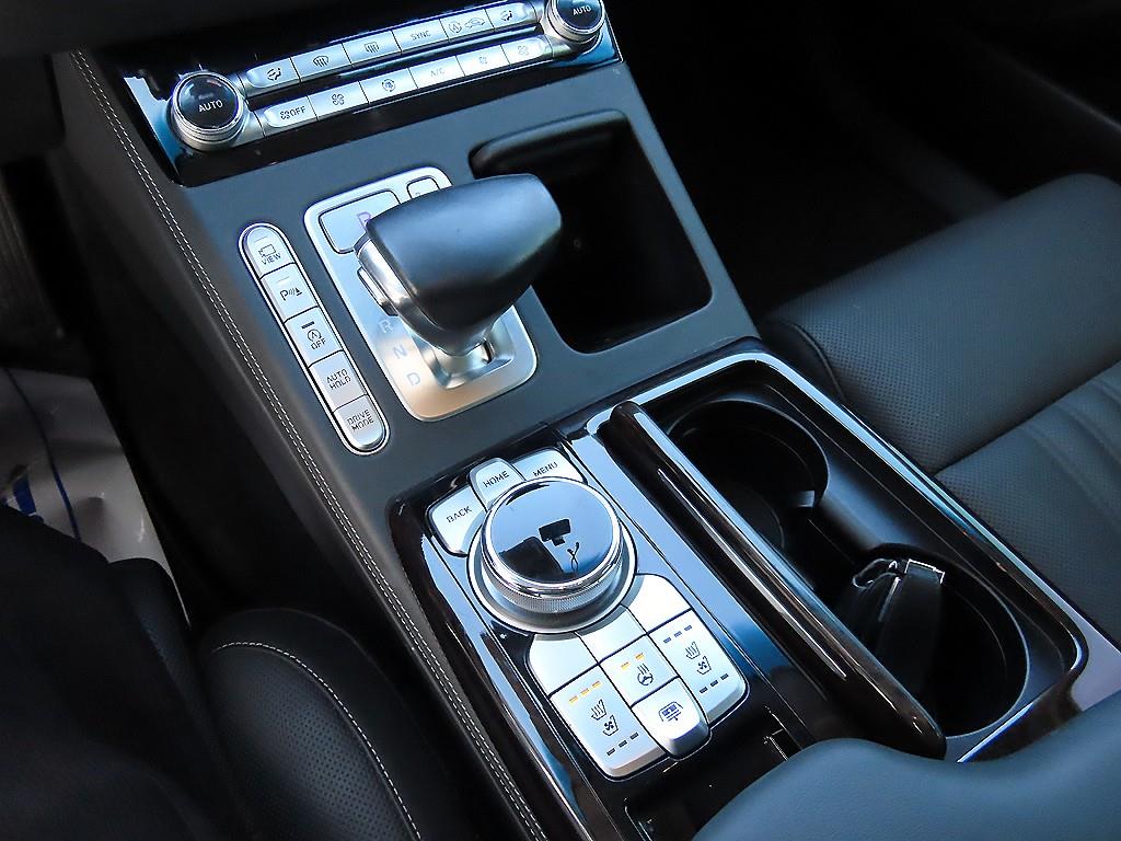 Genesis G90 - Vista 11