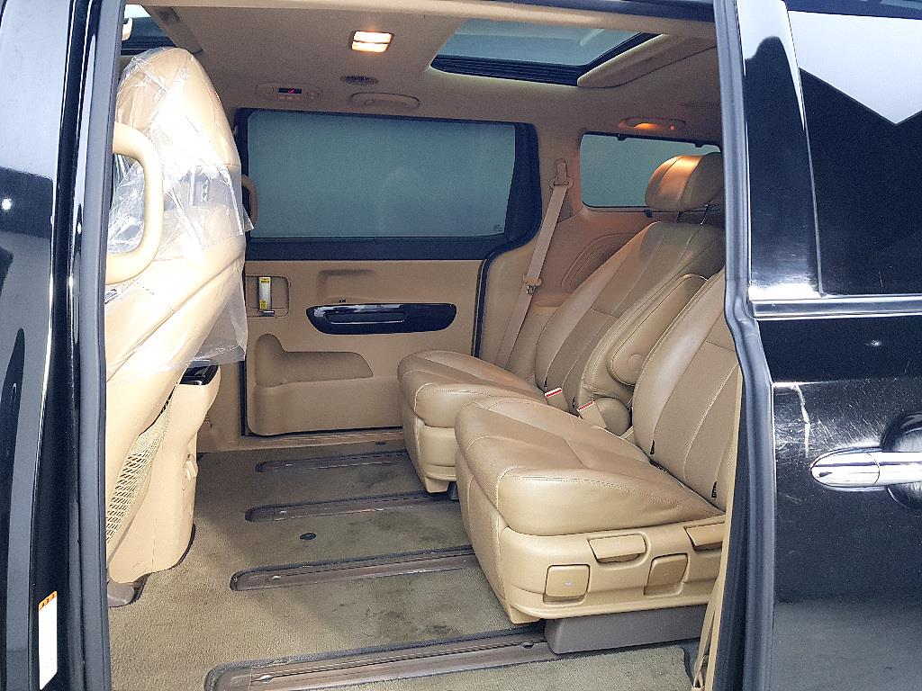 KIA Carnival - Vista 9