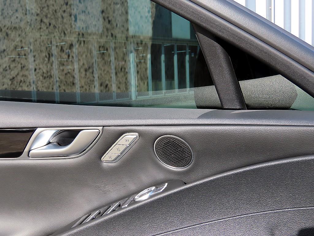 Genesis G80 - Vista 12