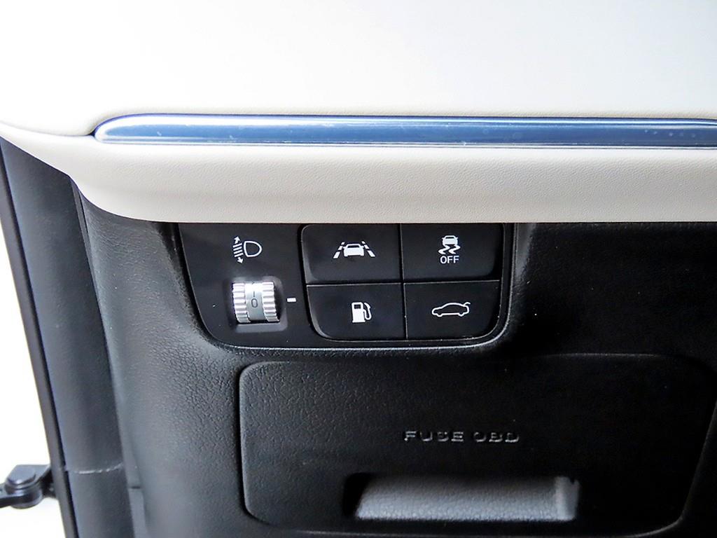 HYUNDAI Grandeur - Vista 12