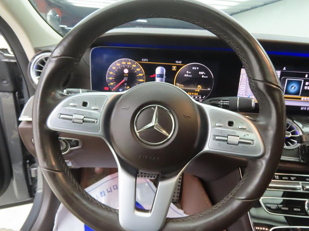 Mercedes Benz CLS Class - Vista 8