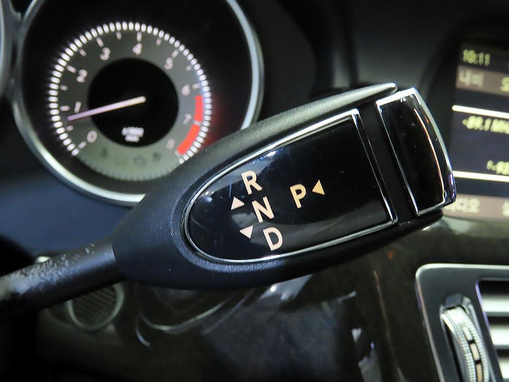 Mercedes Benz CLS Class - Vista 12