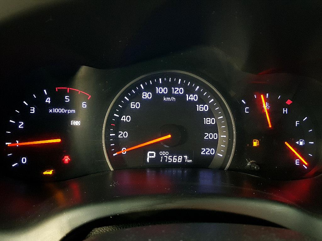 KIA Carnival - Vista 7