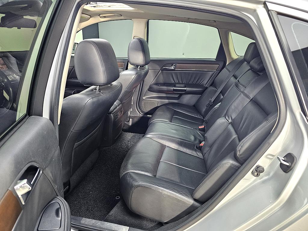 Infiniti M - Vista 8