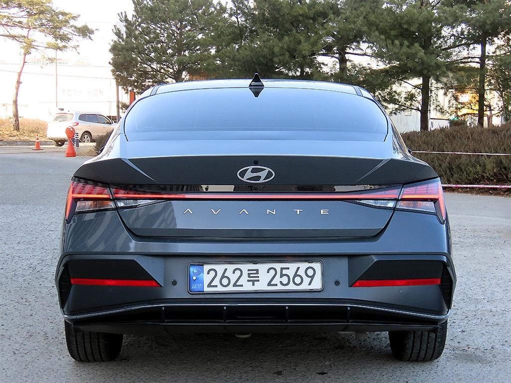 HYUNDAI Avante - Vista 4
