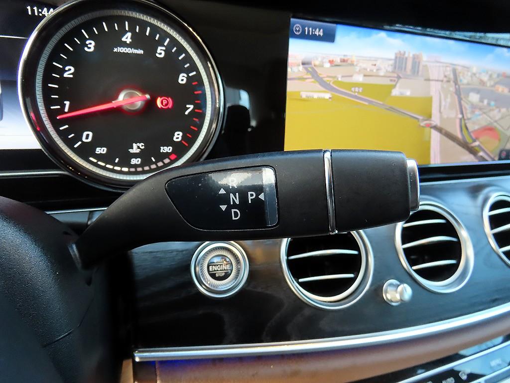 Mercedes Benz E class - Vista 10