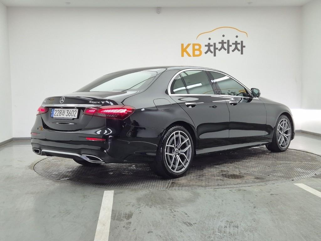 Mercedes Benz E class - Vista 4