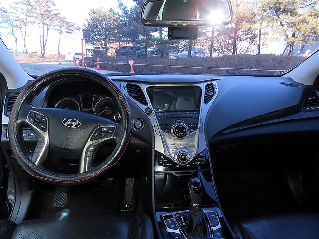 HYUNDAI Grandeur - Vista 7