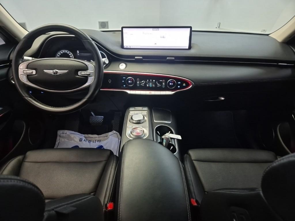 Genesis GV70 - Vista 7