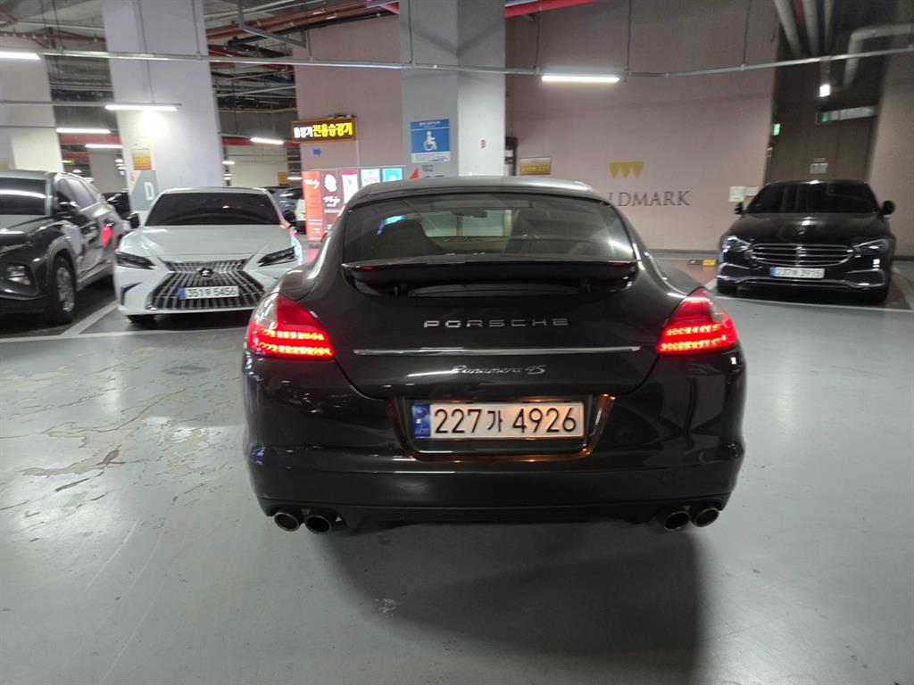 Porsche Panamera - Vista 4