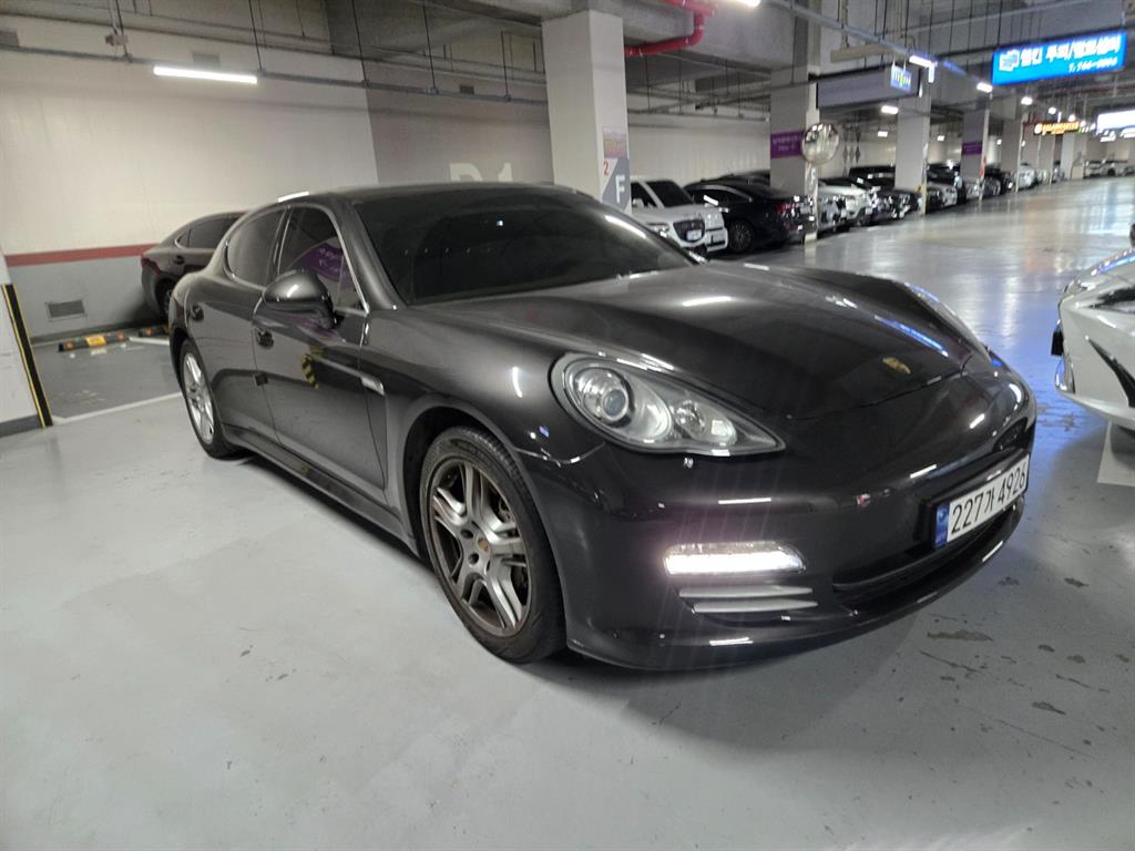 Porsche Panamera - Vista 3