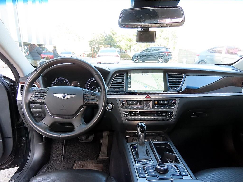 HYUNDAI Genesis - Vista 7