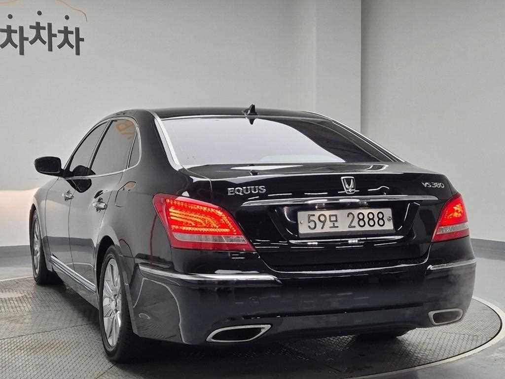 HYUNDAI Equus - Vista 2