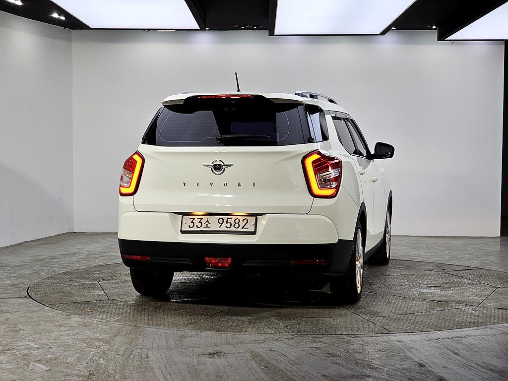 Ssangyong Tivoli - Vista 3