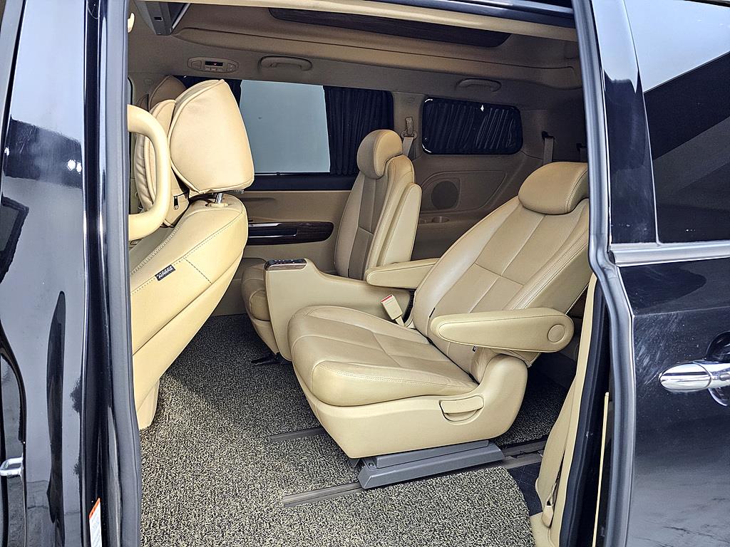 KIA Carnival - Vista 9