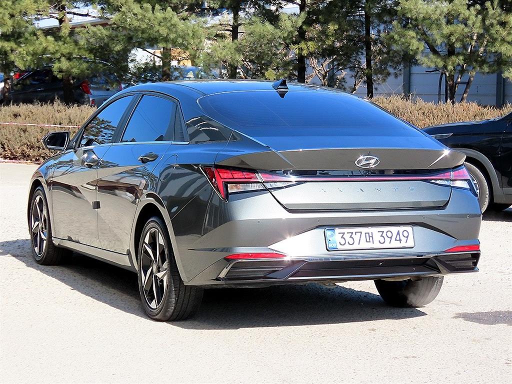 HYUNDAI Avante - Vista 3