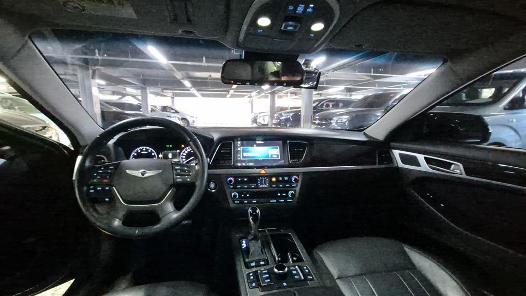 HYUNDAI Genesis - Vista 10
