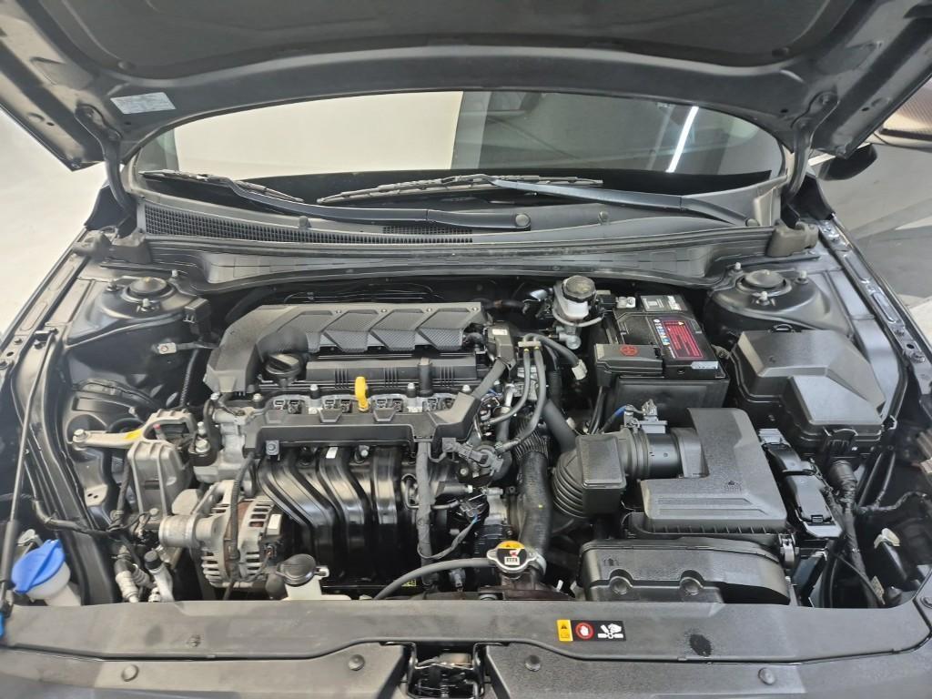 HYUNDAI Avante - Vista 5