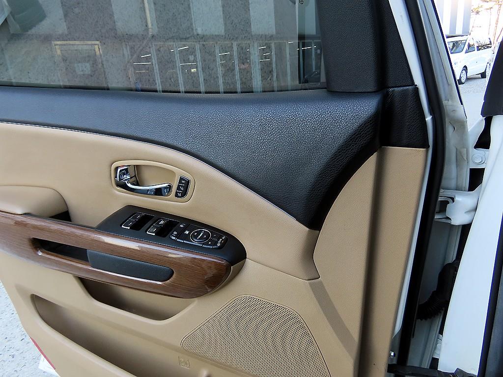 KIA Carnival - Vista 11