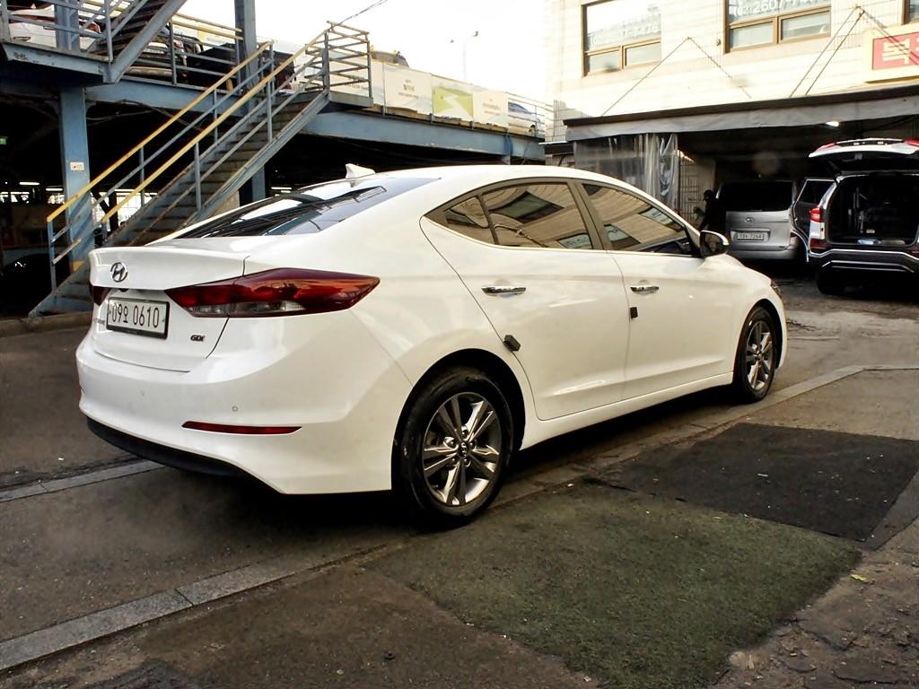 HYUNDAI Avante - Vista 7