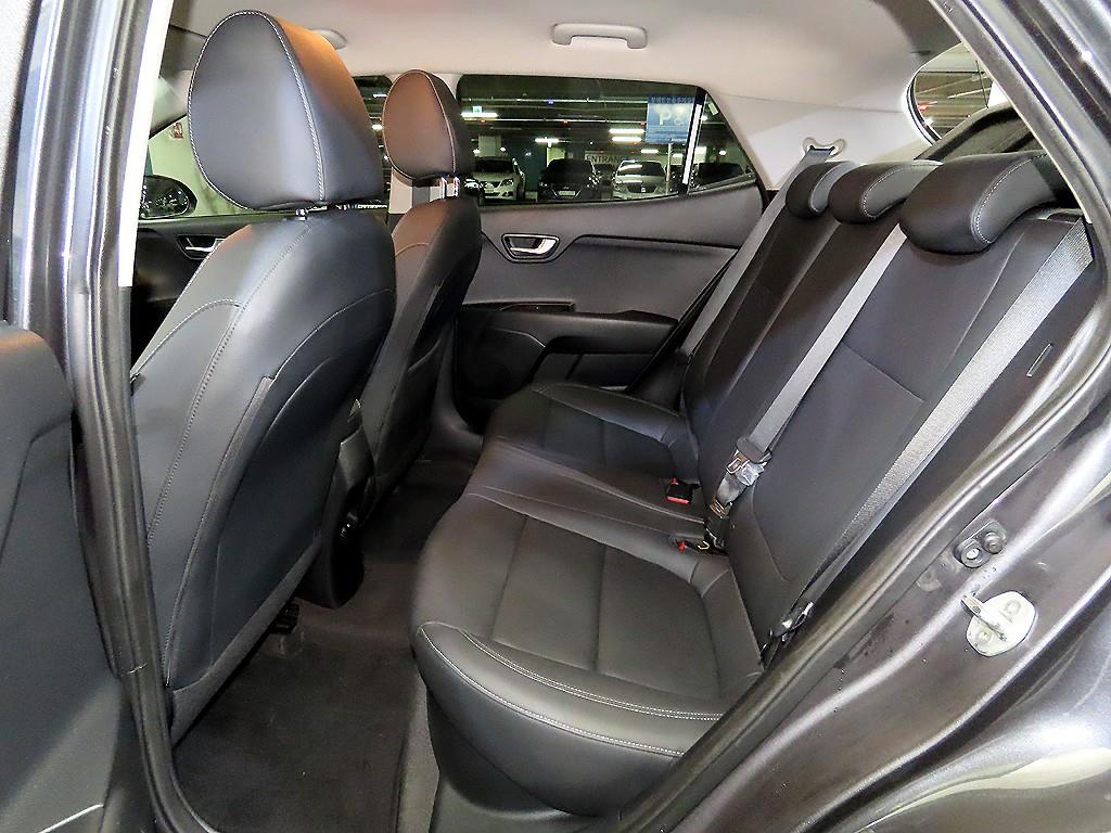 KIA Stonic - Vista 7