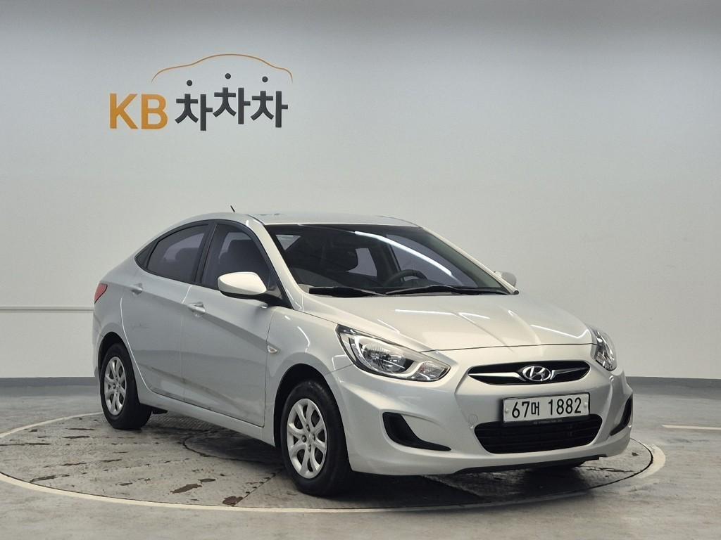 HYUNDAI Accent - Vista 4