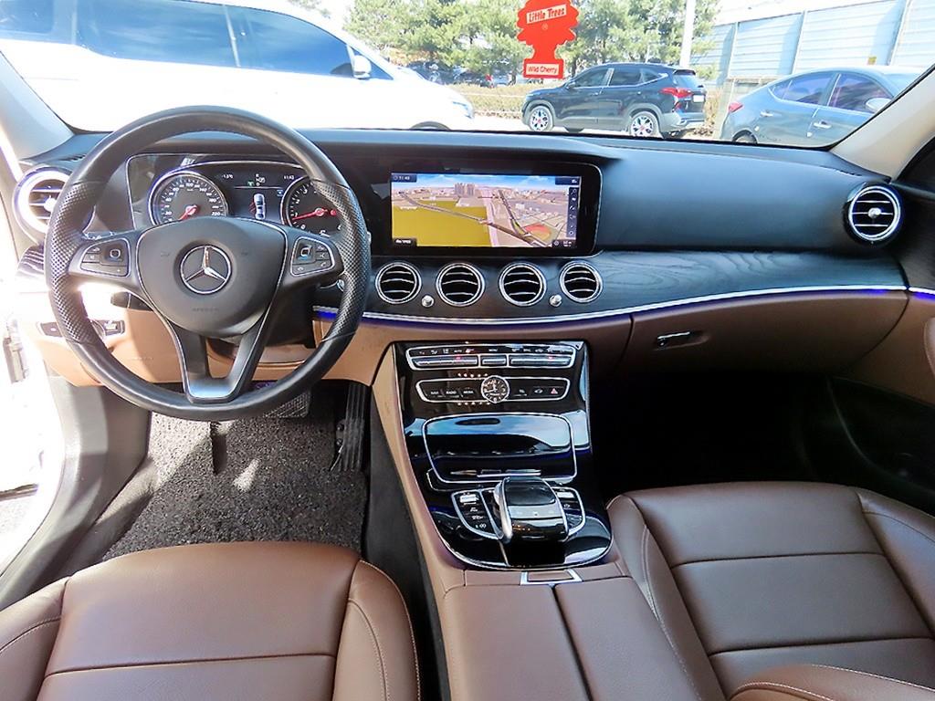 Mercedes Benz E class - Vista 7