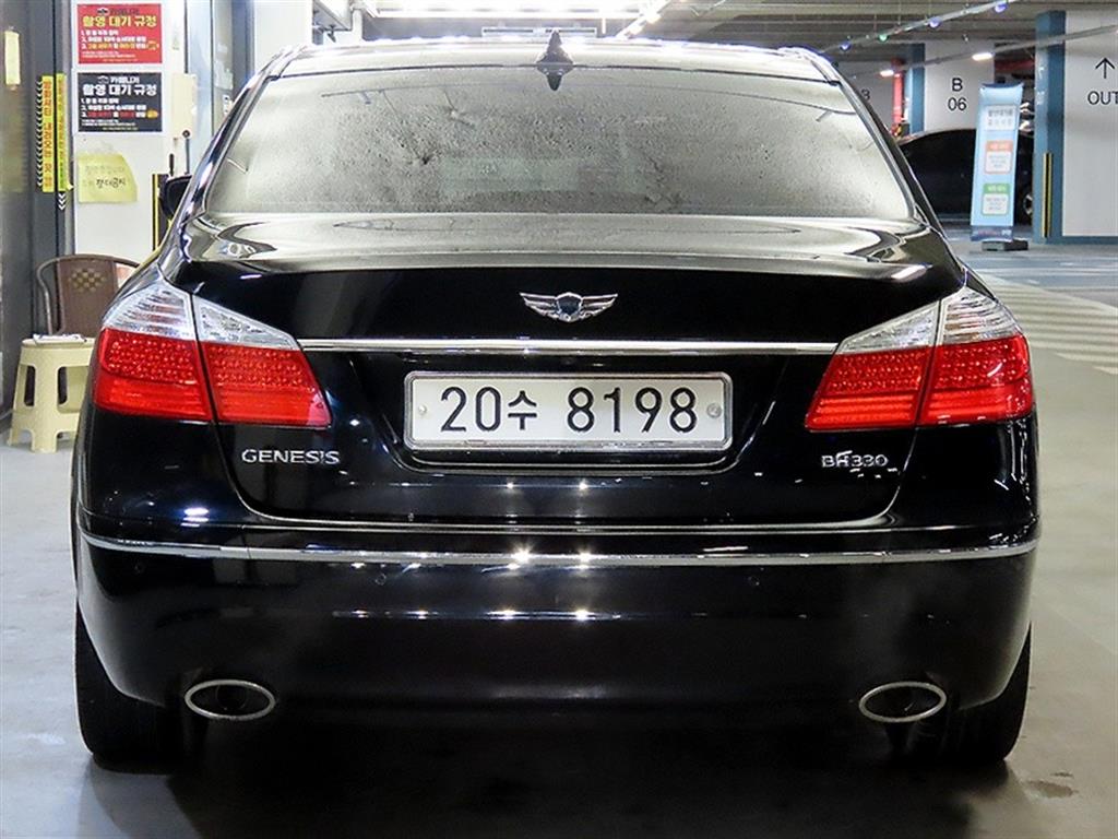 HYUNDAI Genesis - Vista 5