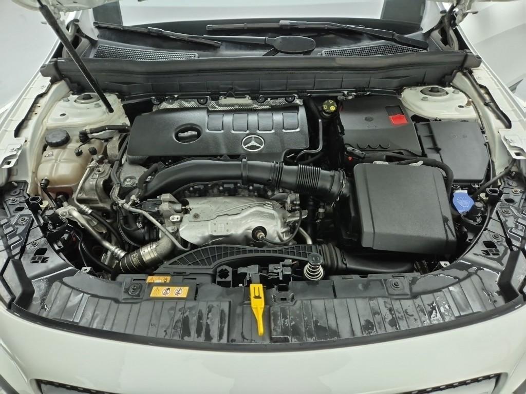 Mercedes Benz GLB Class - Vista 5