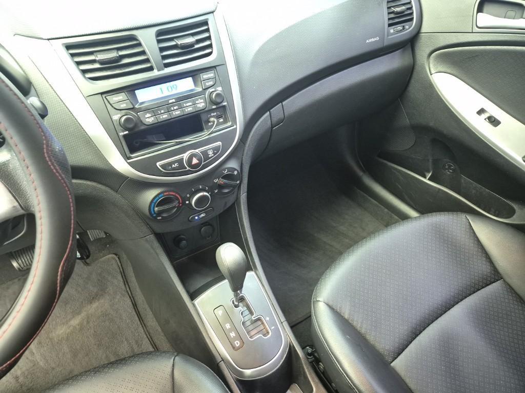 HYUNDAI Accent - Vista 10
