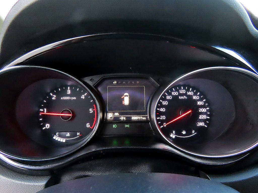 KIA Carnival - Vista 9
