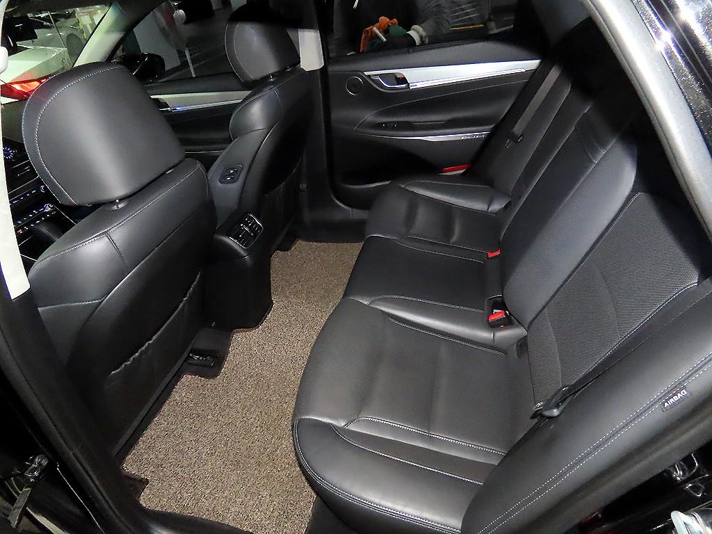 HYUNDAI Grandeur - Vista 7