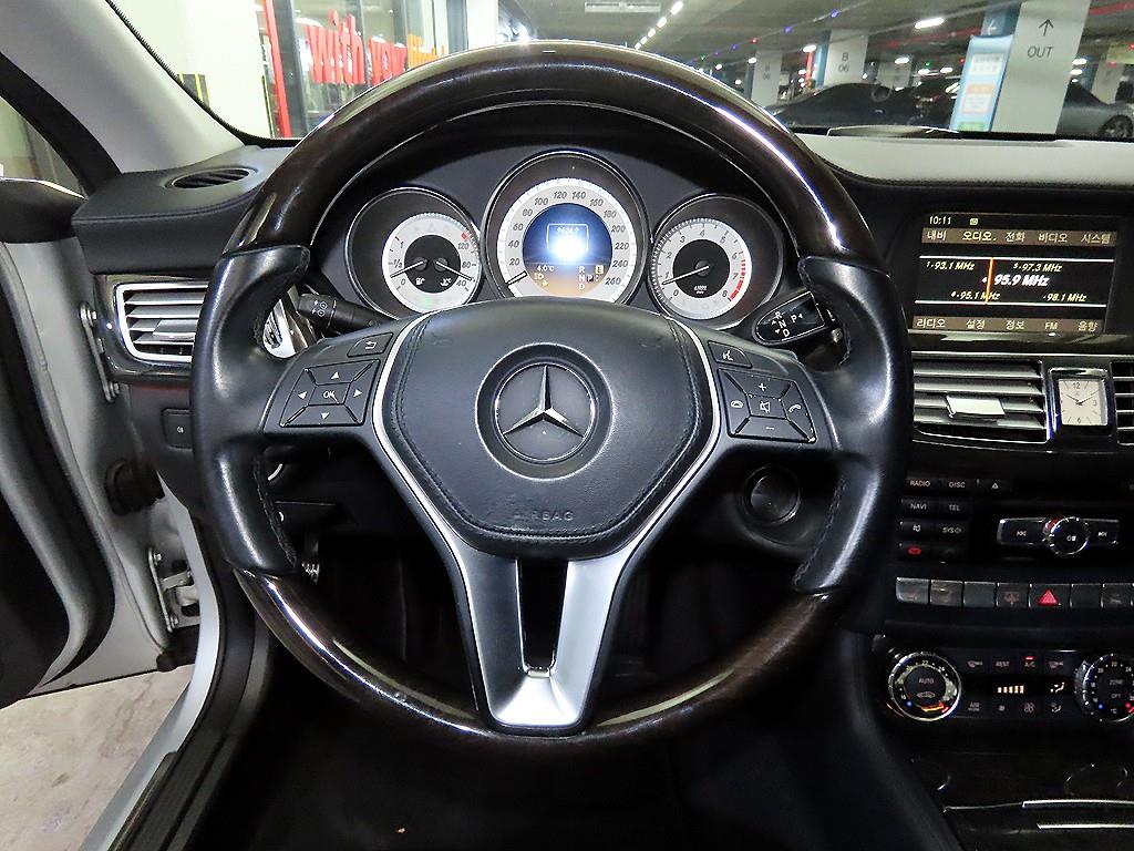 Mercedes Benz CLS Class - Vista 8