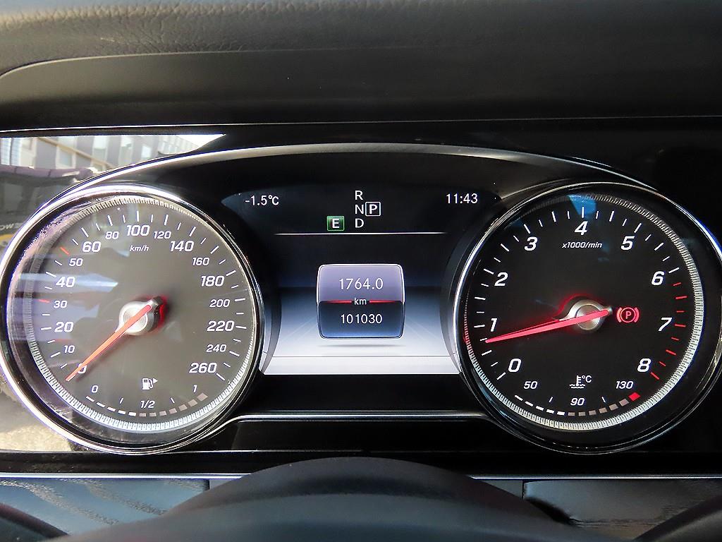 Mercedes Benz E class - Vista 9