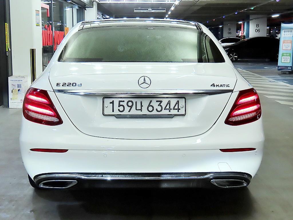 Mercedes Benz E class - Vista 5