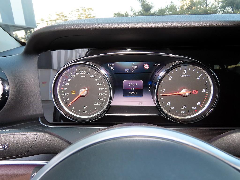 Mercedes Benz E class - Vista 9