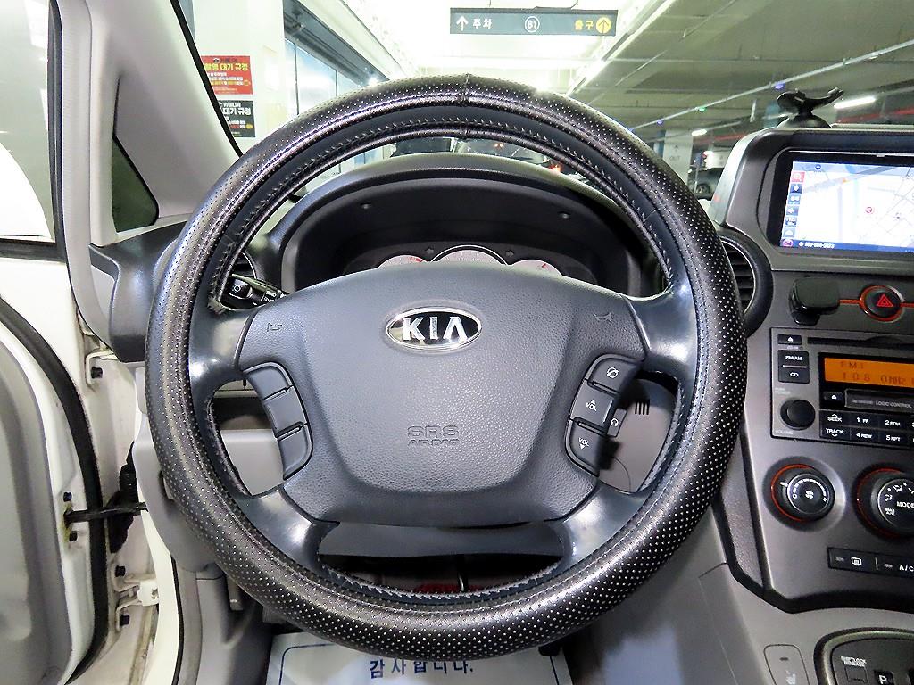 KIA Carens - Vista 8