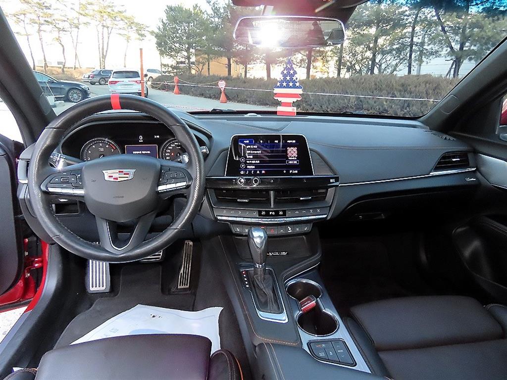 Cadillac CT4 - Vista 7