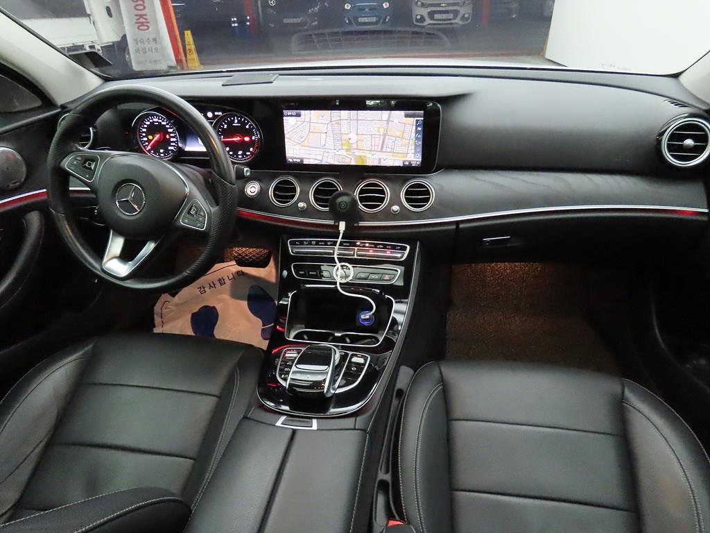 Mercedes Benz E class - Vista 5