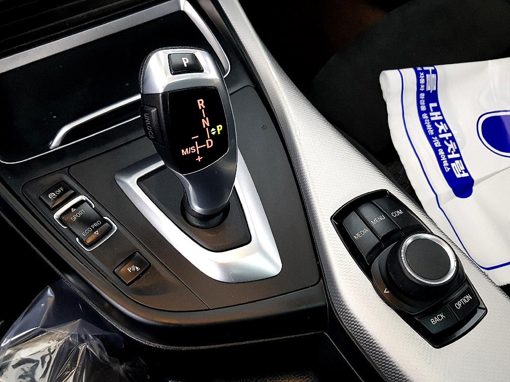 BMW 1 series 2018 Negro - Importación desde Corea - HF Imports Iquique - Foto 13