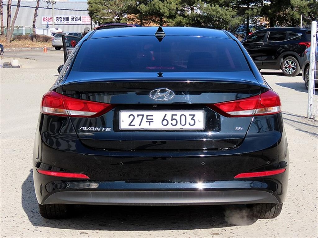 HYUNDAI Avante - Vista 4