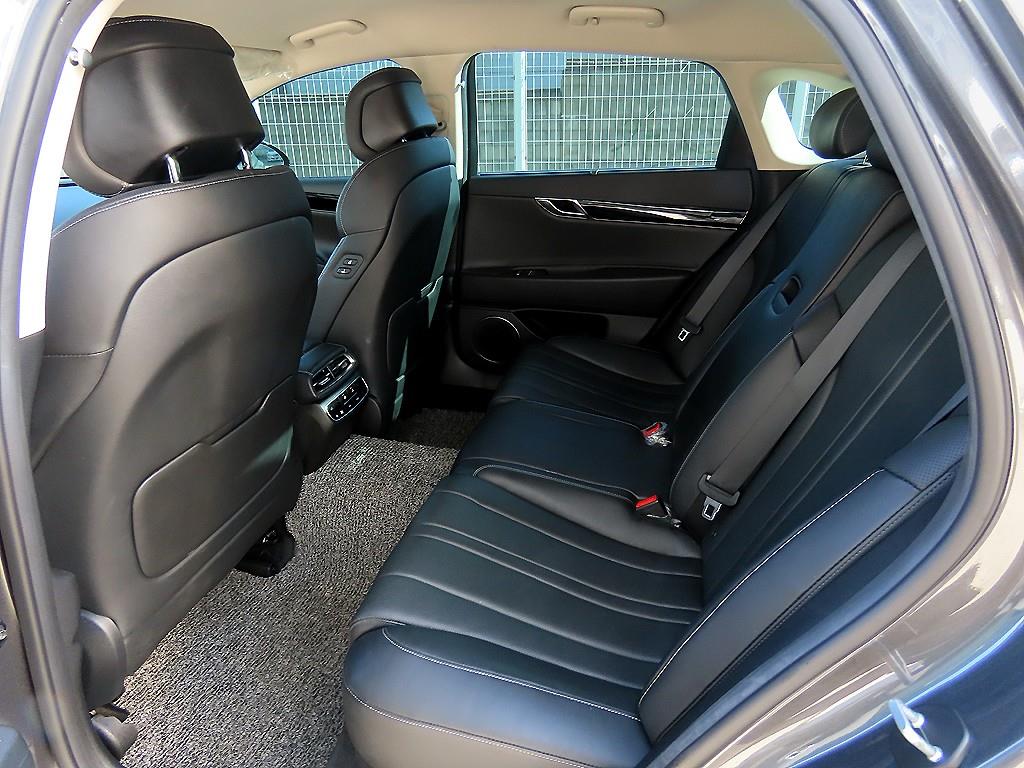 Genesis G80 - Vista 6