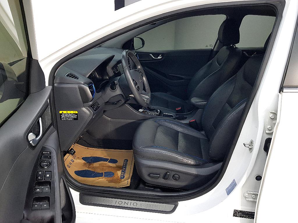 HYUNDAI Ioniq - Vista 8