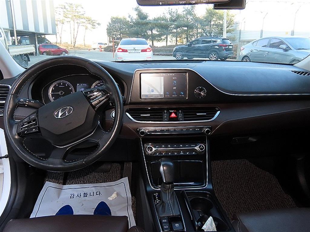 HYUNDAI Grandeur - Vista 7