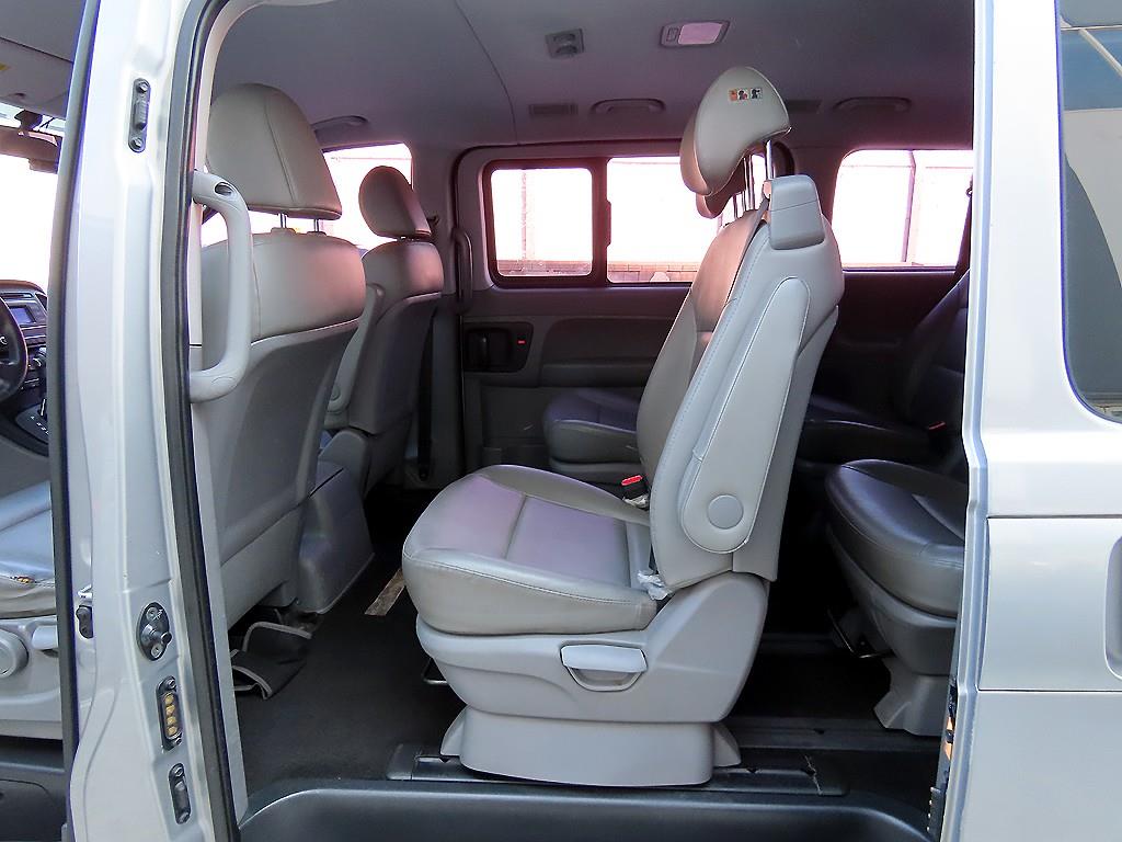 HYUNDAI Starex - Vista 6