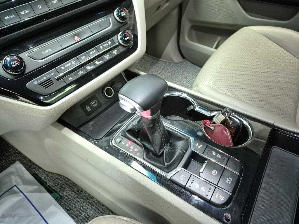 KIA Carnival - Vista 8