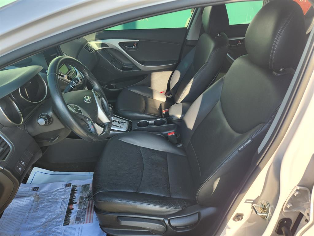 HYUNDAI Avante - Vista 10