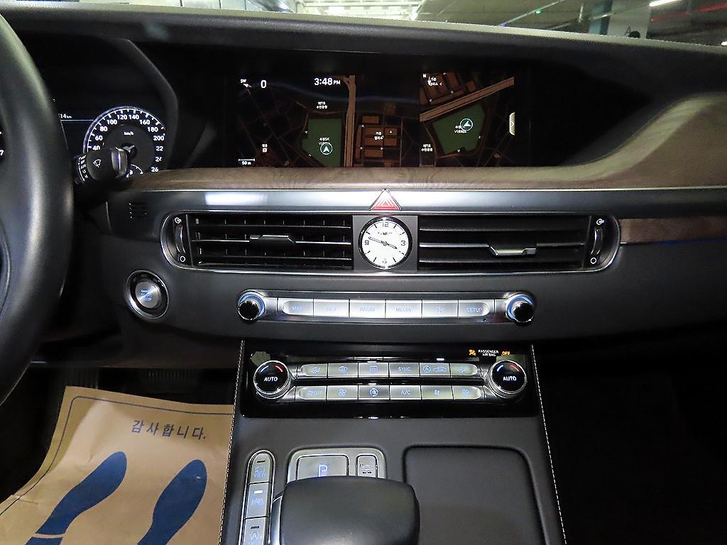 Genesis G90 - Vista 11