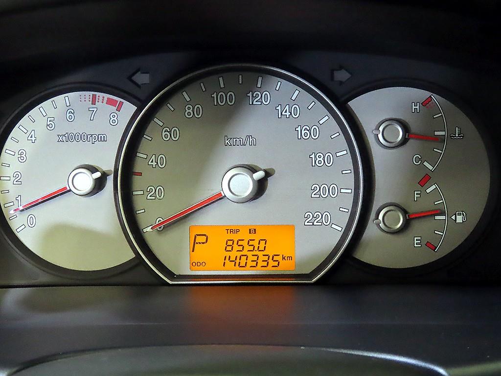 KIA Carens - Vista 9