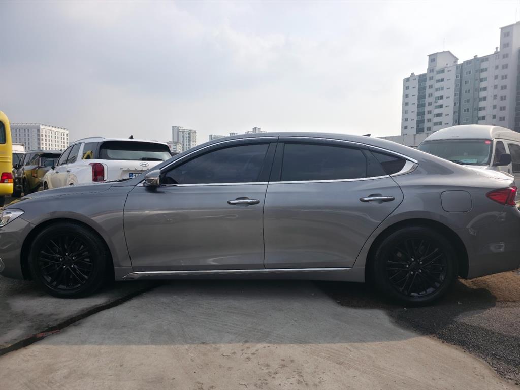 HYUNDAI Grandeur - Vista 7